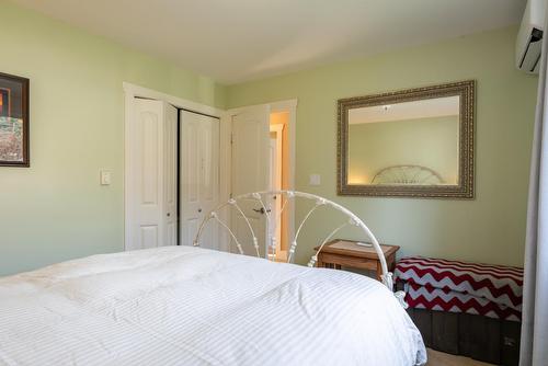 8550 Beach Street, Balfour, BC - Indoor Photo Showing Bedroom