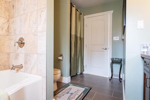 8550 Beach Street, Balfour, BC - Indoor Photo Showing Bathroom