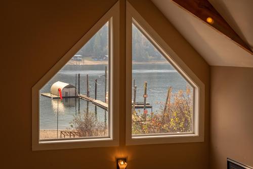 8550 Beach Street, Balfour, BC - Indoor Photo Showing Other Room With Body Of Water