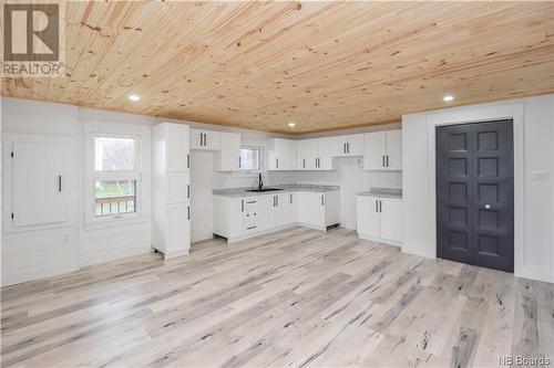 1040 Rue Principale, Le Goulet, NB - Indoor Photo Showing Kitchen