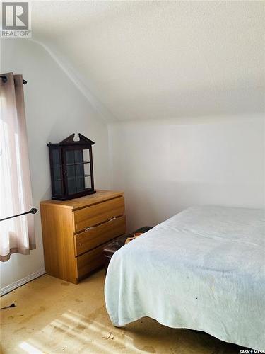 365 Railway Avenue, Pennant, SK - Indoor Photo Showing Bedroom