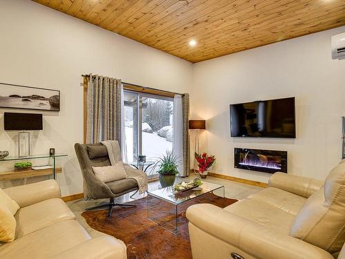 Salon - Ch. Du Golf, Sainte-Lucie-Des-Laurentides, QC - Indoor Photo Showing Living Room With Fireplace