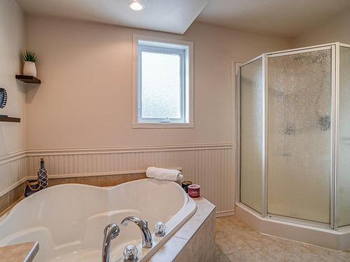 Salle de bains - 240 Rue De L'Estran, Terrebonne (Lachenaie), QC - Indoor Photo Showing Bathroom