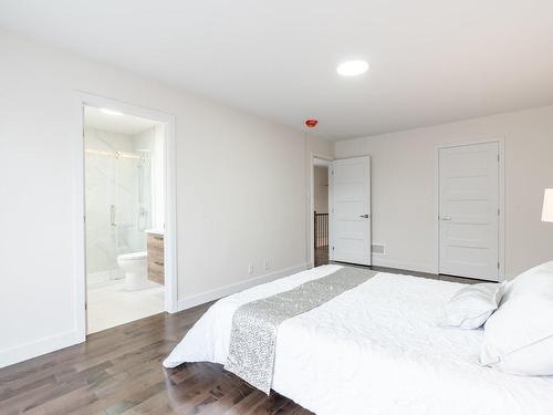 Master bedroom - 3946 Rue Adélaïde, Longueuil (Saint-Hubert), QC - Indoor Photo Showing Bedroom