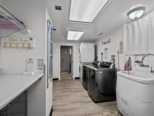 527 Shuswap Ave, Chase, BC - Indoor Photo Showing Laundry Room