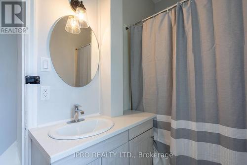 #A -25 Horton St, St. Thomas, ON - Indoor Photo Showing Bathroom