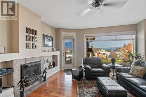 1060 17Th Street Se, Salmon Arm, BC - Indoor Photo Showing Living Room With Fireplace