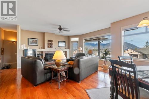 1060 17Th Street Se, Salmon Arm, BC - Indoor With Fireplace