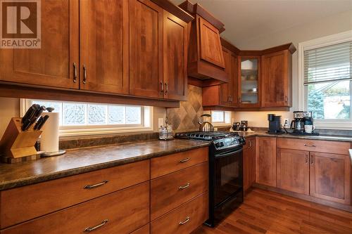 1060 17Th Street Se, Salmon Arm, BC - Indoor Photo Showing Kitchen