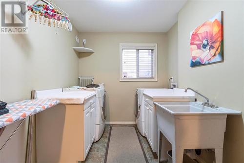 1060 17Th Street Se, Salmon Arm, BC - Indoor Photo Showing Laundry Room