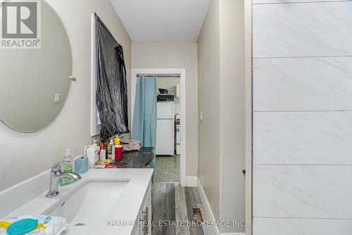 102 Queenston Street, St. Catharines, ON - Indoor Photo Showing Bathroom
