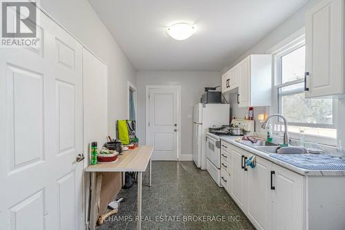 102 Queenston Street, St. Catharines, ON - Indoor Photo Showing Kitchen