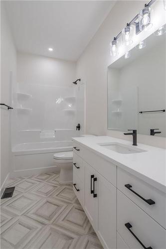 38 Woodland Drive, Steinbach, MB - Indoor Photo Showing Bathroom