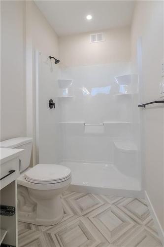 38 Woodland Drive, Steinbach, MB - Indoor Photo Showing Bathroom
