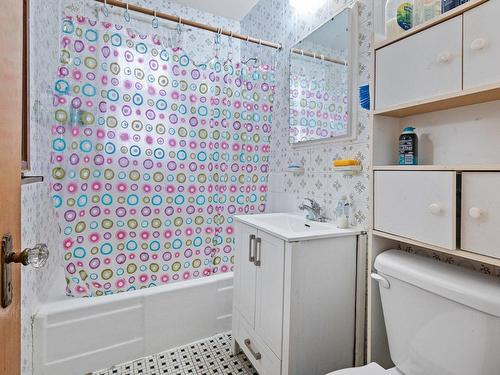 Bathroom - 8144  - 8146 Av. De L'Épée, Montréal (Villeray/Saint-Michel/Parc-Extension), QC - Indoor Photo Showing Laundry Room