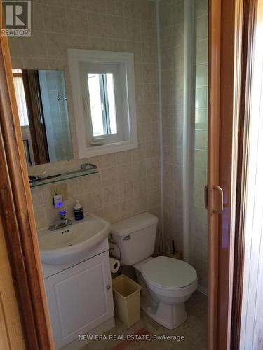 1303 South Shore Rd, Greater Napanee, ON - Indoor Photo Showing Bathroom