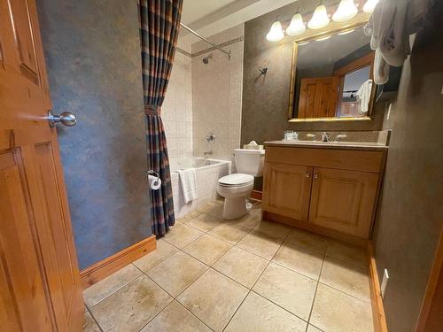 2105 - 5350 Highline Drive, Fernie, BC - Indoor Photo Showing Bathroom