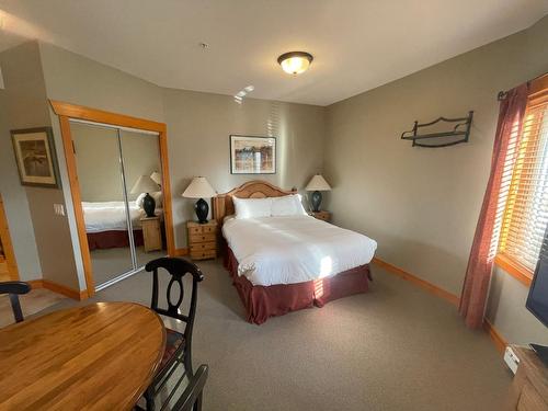 2105 - 5350 Highline Drive, Fernie, BC - Indoor Photo Showing Bedroom