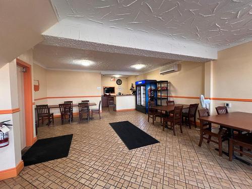 Restaurant - 329  - 331 Rue Laviolette, Gatineau (Gatineau), QC - Indoor Photo Showing Other Room