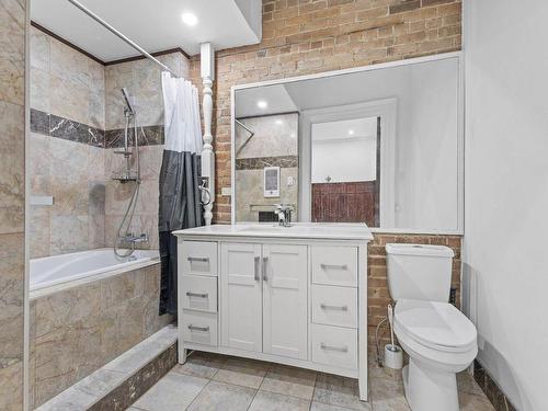 Bathroom - A-1572 Av. Summerhill, Montréal (Ville-Marie), QC - Indoor Photo Showing Bathroom