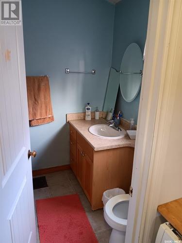 824 H Avenue N, Saskatoon, SK - Indoor Photo Showing Bathroom