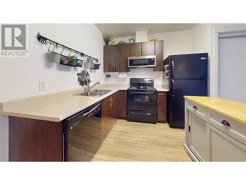 1479 Glenmore Road Unit# 304, Kelowna, BC - Indoor Photo Showing Kitchen With Double Sink