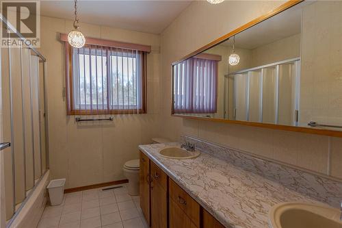385 Hwy 17, Mckerrow, ON - Indoor Photo Showing Bathroom