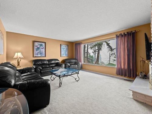 5387 Ronde Lane, Kamloops, BC - Indoor Photo Showing Living Room