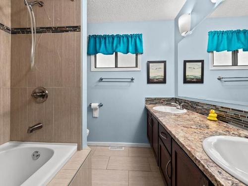5387 Ronde Lane, Kamloops, BC - Indoor Photo Showing Bathroom