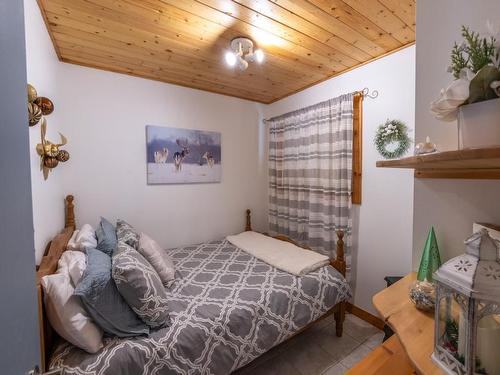 204, 205, 206-161 Clearview Crescent, Apex Mountain, BC - Indoor Photo Showing Bedroom