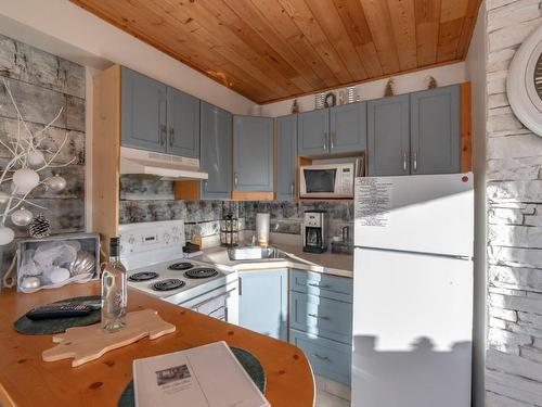 204, 205, 206-161 Clearview Crescent, Apex Mountain, BC - Indoor Photo Showing Kitchen