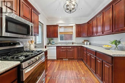 99 Adelaide Avenue W, Oshawa, ON - Indoor Photo Showing Kitchen