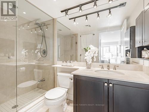 #209 -900 Mount Pleasant Rd, Toronto, ON - Indoor Photo Showing Bathroom