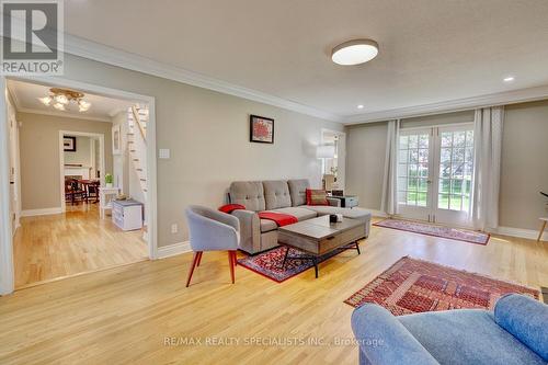 1275 Donlea Crescent, Oakville, ON - Indoor Photo Showing Living Room