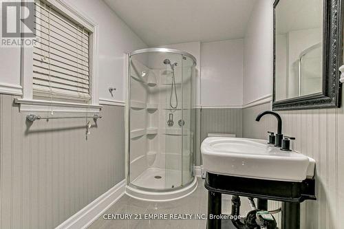 55 Stafford St, Woodstock, ON - Indoor Photo Showing Bathroom