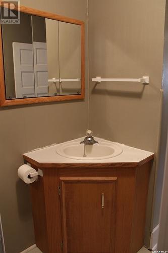 110 7Th Avenue, Alameda, SK - Indoor Photo Showing Bathroom