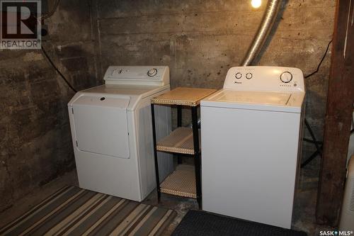 110 7Th Avenue, Alameda, SK - Indoor Photo Showing Laundry Room