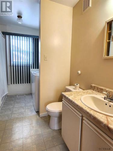 217 Cloutierville Rd, Smooth Rock Falls, ON - Indoor Photo Showing Bathroom