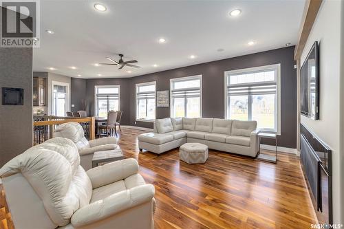 4144 Green Willow Terrace E, Regina, SK - Indoor Photo Showing Living Room