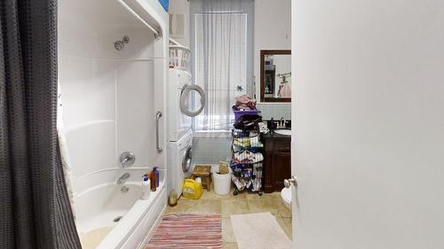 410 Gore Street, Nelson, BC - Indoor Photo Showing Bathroom