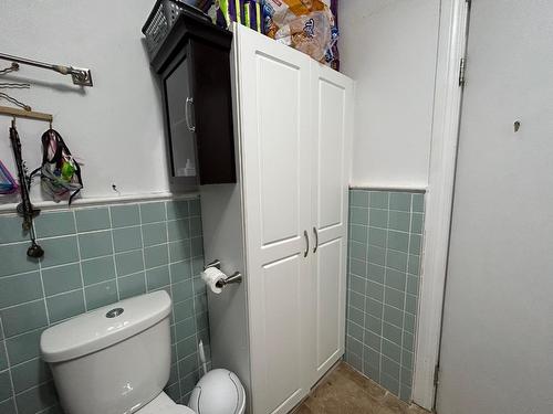 410 Gore Street, Nelson, BC - Indoor Photo Showing Bathroom