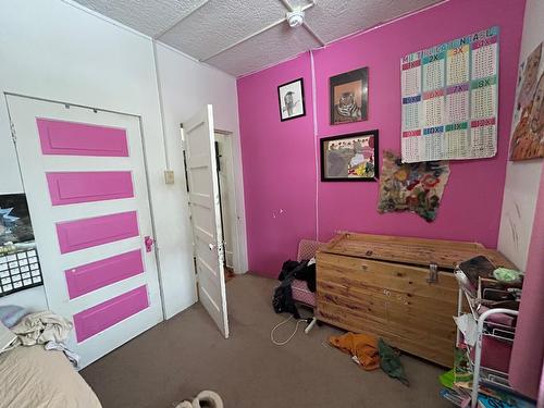 410 Gore Street, Nelson, BC - Indoor Photo Showing Bedroom