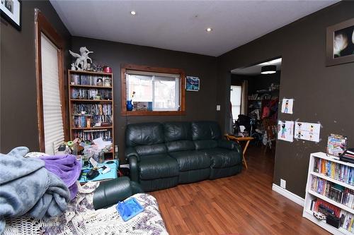 82 Alpine Avenue, Hamilton, ON - Indoor Photo Showing Living Room