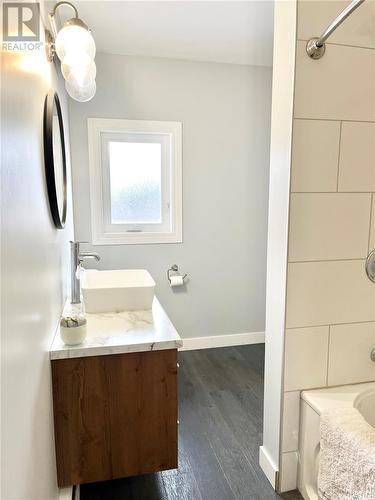 19 Logan Crescent E, Yorkton, SK - Indoor Photo Showing Bathroom