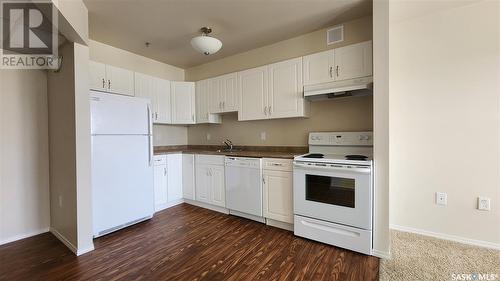 301 680 7Th Avenue E, Melville, SK - Indoor Photo Showing Kitchen
