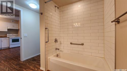 301 680 7Th Avenue E, Melville, SK - Indoor Photo Showing Bathroom