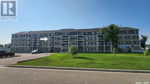 301 680 7Th Avenue E, Melville, SK - Outdoor With Balcony With Facade