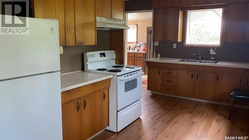 103 Brooks Avenue, Sturgis, SK - Indoor Photo Showing Kitchen With Double Sink