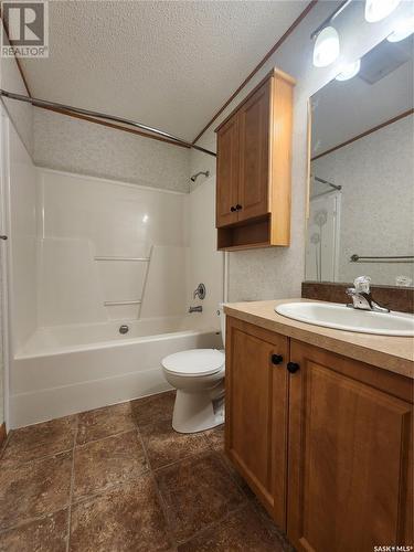 147 6Th Avenue E, Melville, SK - Indoor Photo Showing Bathroom