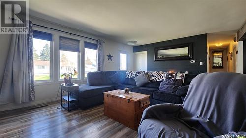 565 Alberta Street, Melville, SK - Indoor Photo Showing Living Room